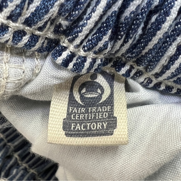 Universal Threads Size 4 Blue White Striped Straight Leg Cropped Paper B… - Picture 10 of 11